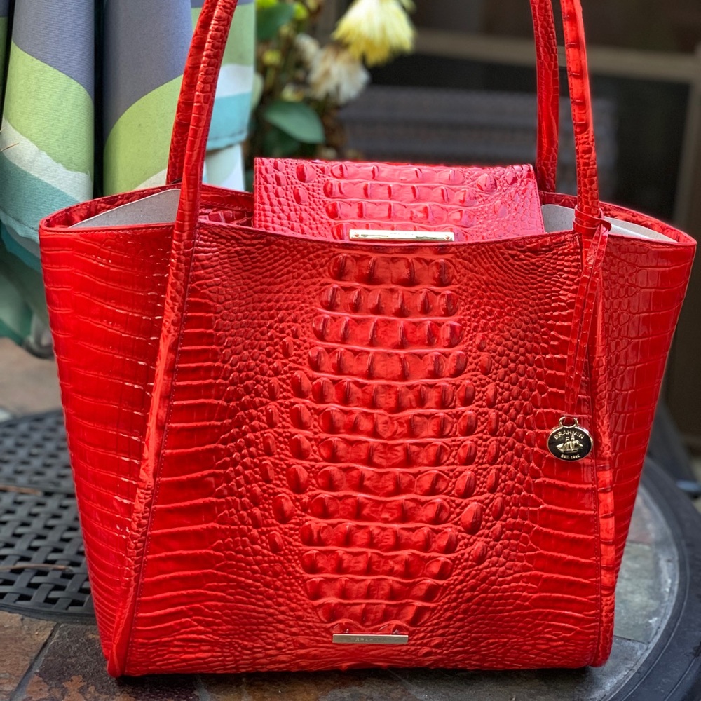 📌SOLD Brahmin Bailee Melbourne Tote With Wallet📌